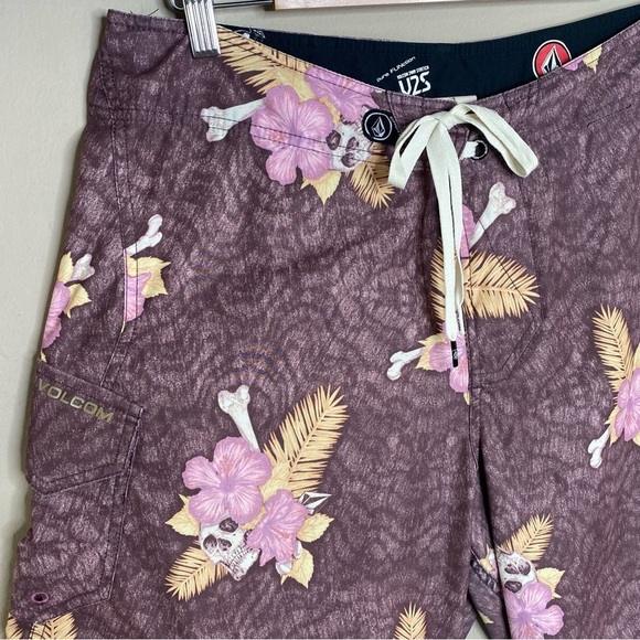 Volcom 2 Way Stretch Men’s Board Shorts Floral Size 34 - Picture 7 of 16